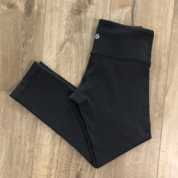 Like new - LULULEMON Black Wunder Under Leggings - Picture 3 of 9
